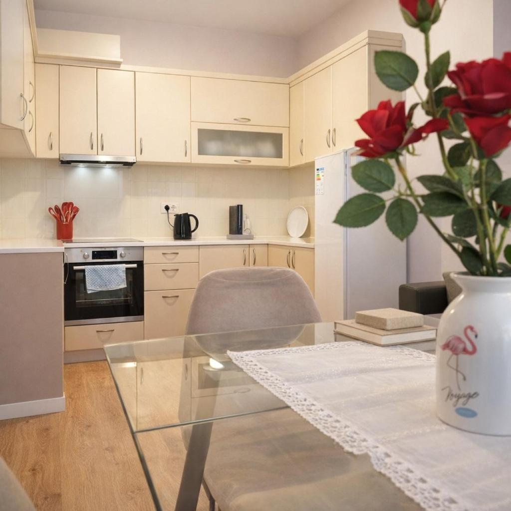 Eni`s Apartments 4