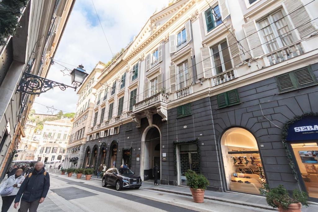 Via XXV Aprile - Genoa City Center 5