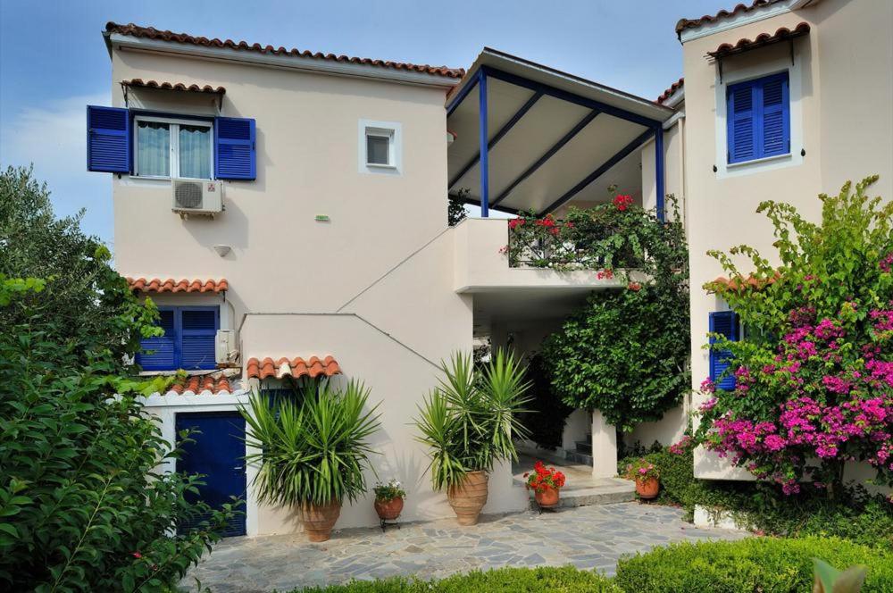 Anesis Village Studios and Apartments 3
