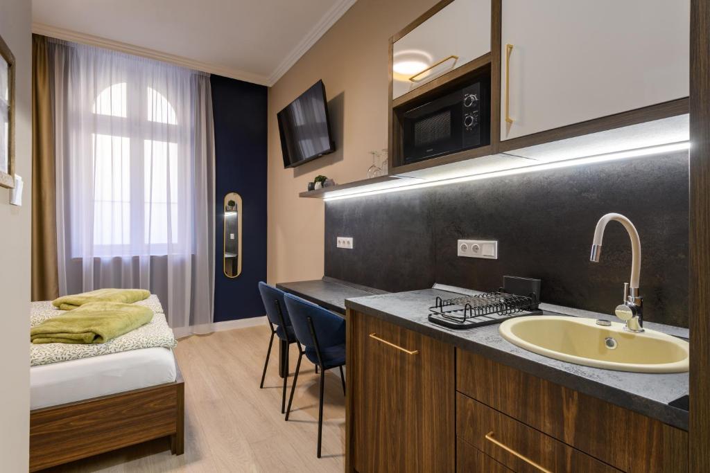 Budapest Holidays Storia 3