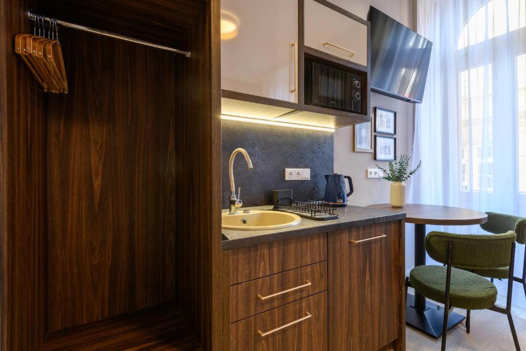 Budapest Holidays Storia 4
