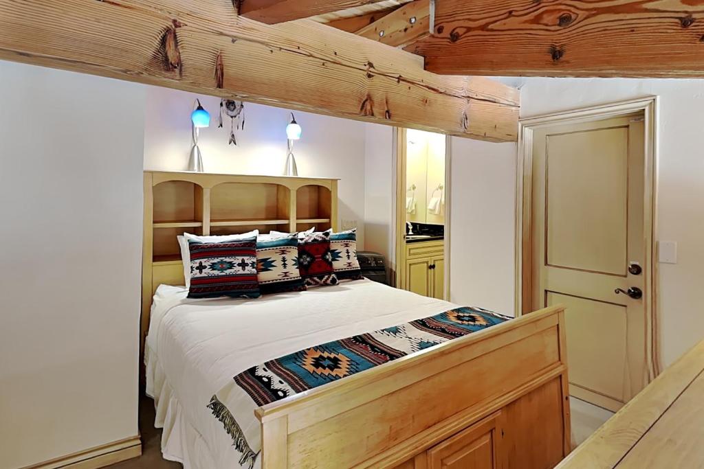 Timberline Condominiums Studio Loft Standard Unit 305