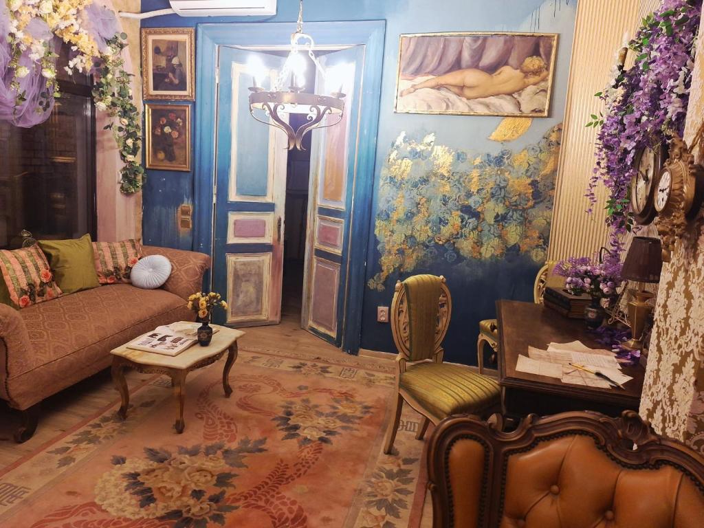 Stay in a Writer's 19th Century Villa Calea Victoriei 1