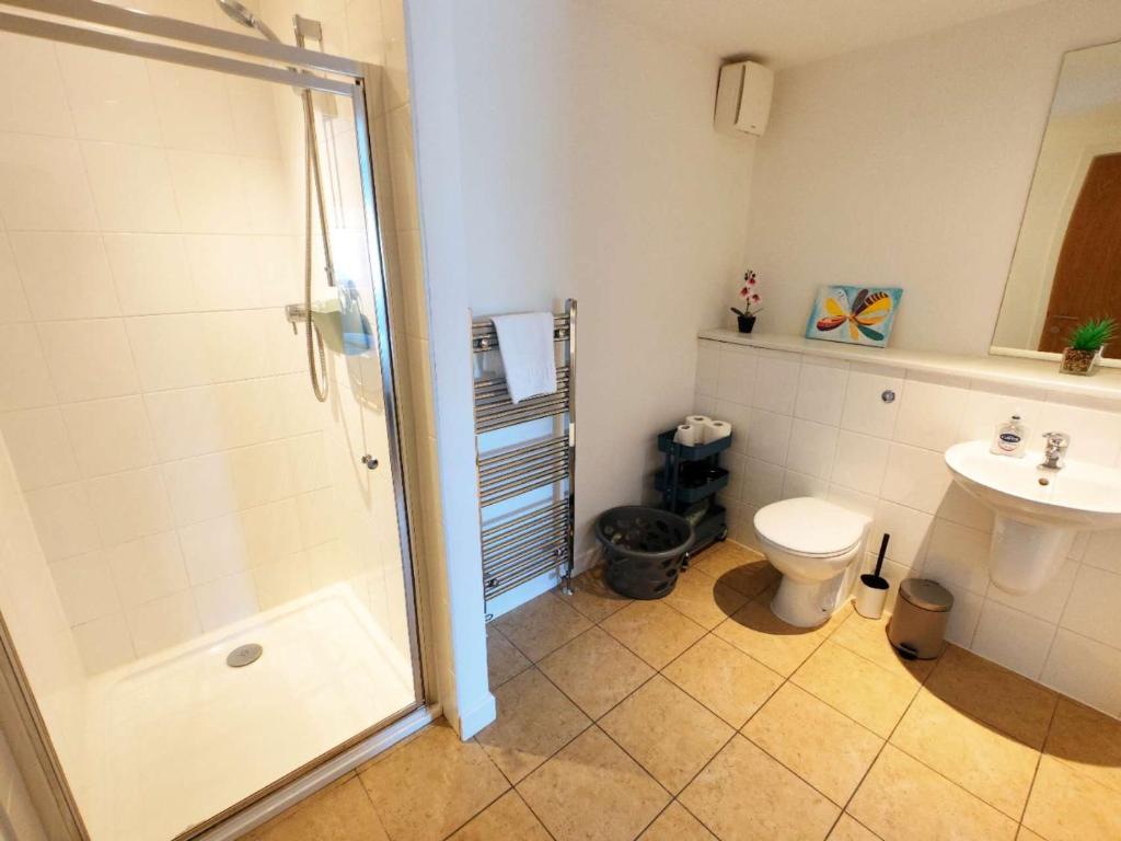 Cosy and spacious 2 bedrooms property with parking 7