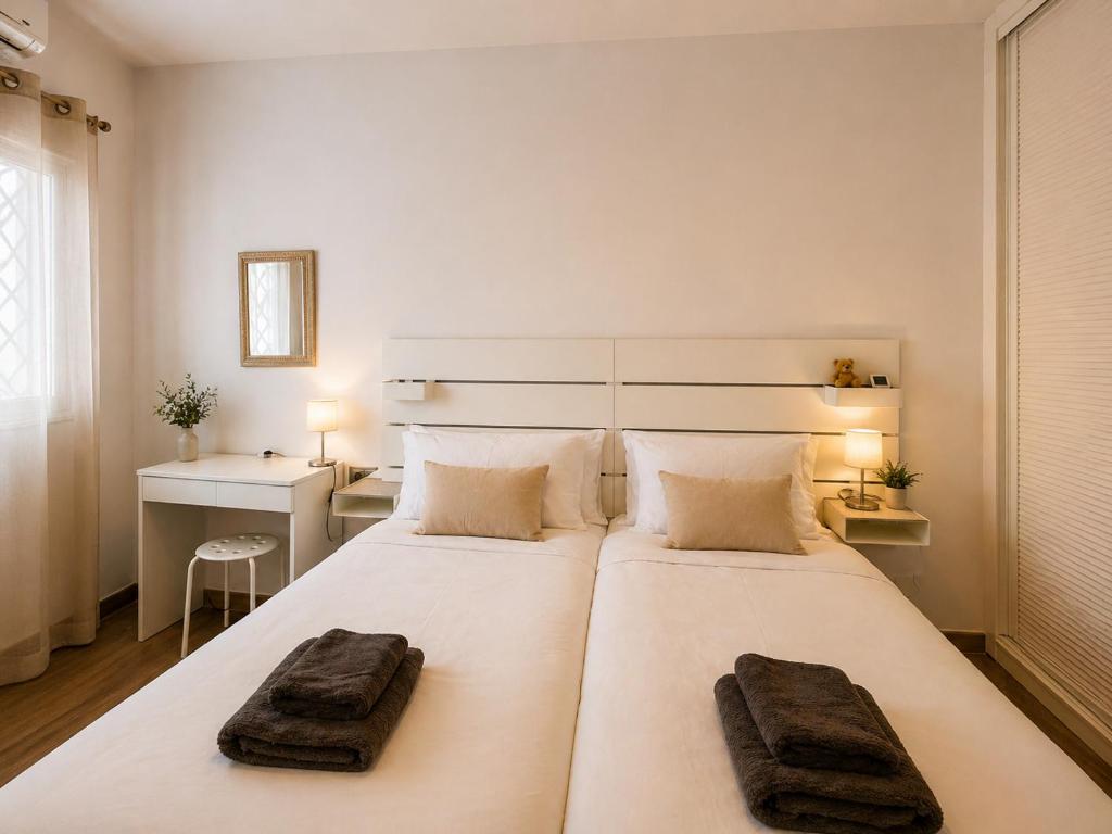 Magnolia Central Apartments Marbella - con patio privado 2