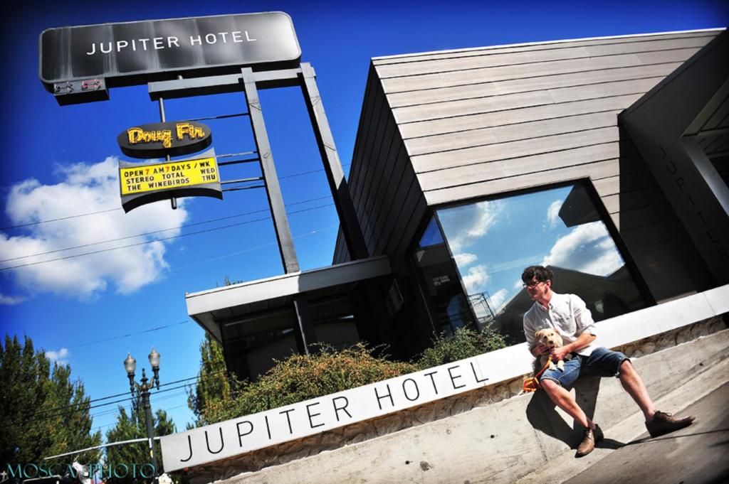 Jupiter Hotel Image