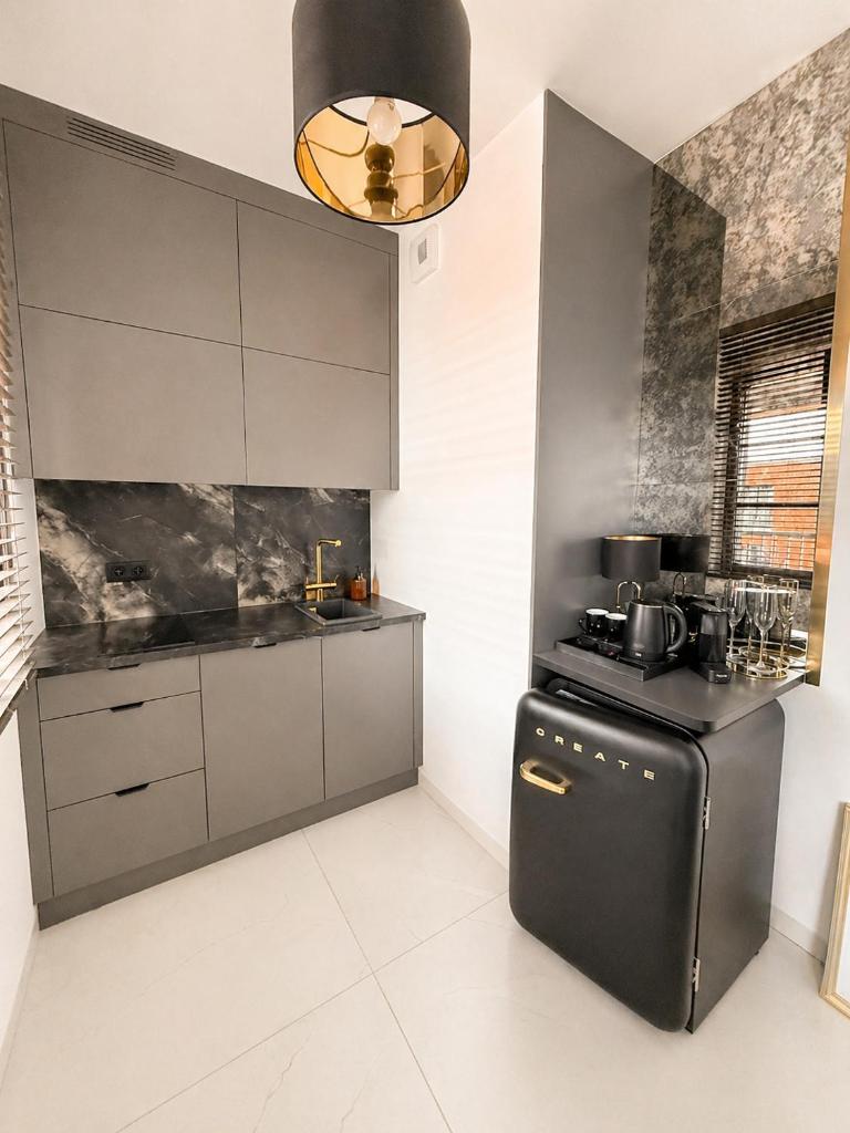 DOKI Living Suites - Foodhall & Parking by Downtown Apartments 5