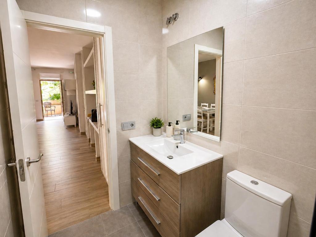 Magnolia Central Apartments Marbella - con patio privado 8