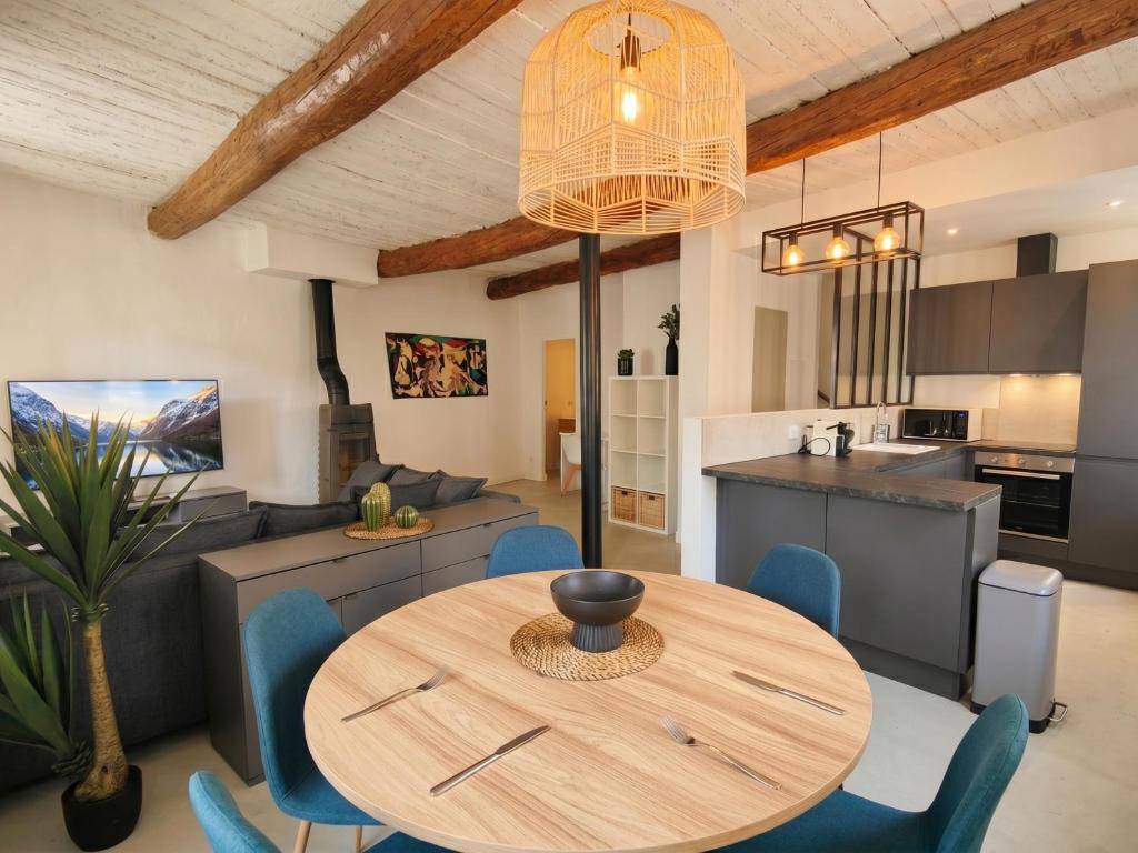 Airkeys La Calade - Pied à Terre Authentique Idéal pour Groupe d'Amis & Famille en Escapade Luberon - Calme - CENTRE HISTORIQUE Pertuis - Aix-en-Provence 30min - Lourmarin 20min - WIFI HD 2