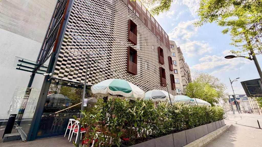 Central Bucharest Design Studios - Cozy, Modern and Steps from Piața Romană 7