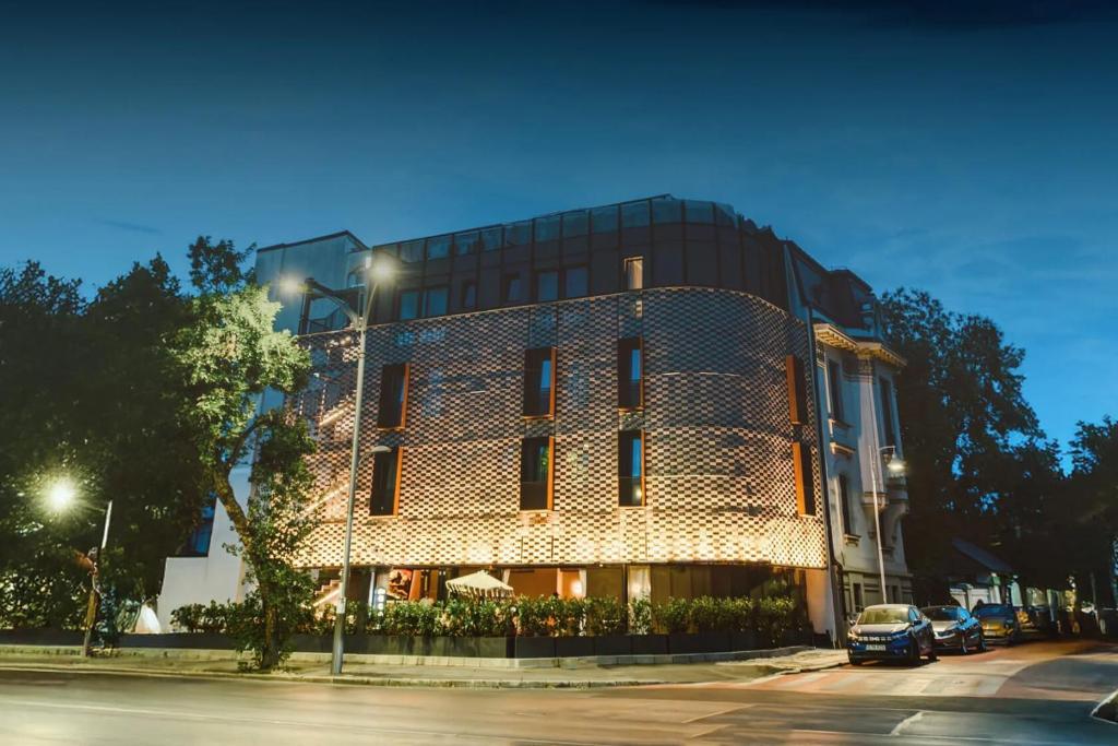 Central Bucharest Design Studios - Cozy, Modern and Steps from Piața Romană 3