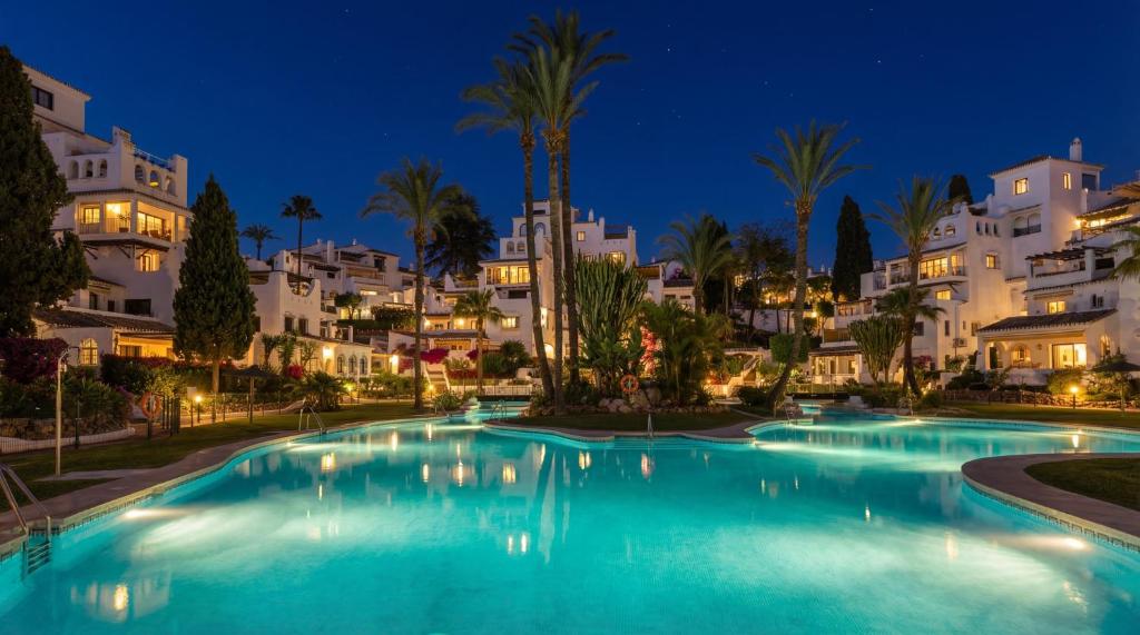 VACATION MARBELLA I Aldea Blanca, Luxury Duplex, Sea View, BBQ Grill, 24-7 Security, Walking Distance to Puerto Banus 2