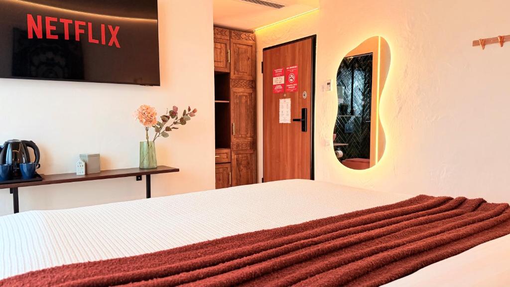 Central Bucharest Design Studios - Cozy, Modern and Steps from Piața Romană 5