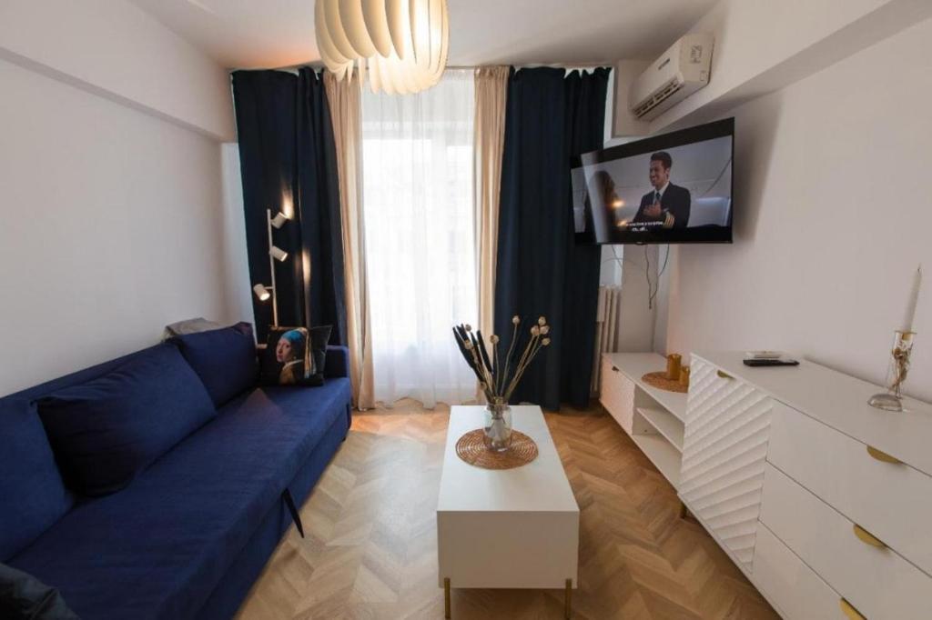 Bright Central Apartment with Old Town Views 5