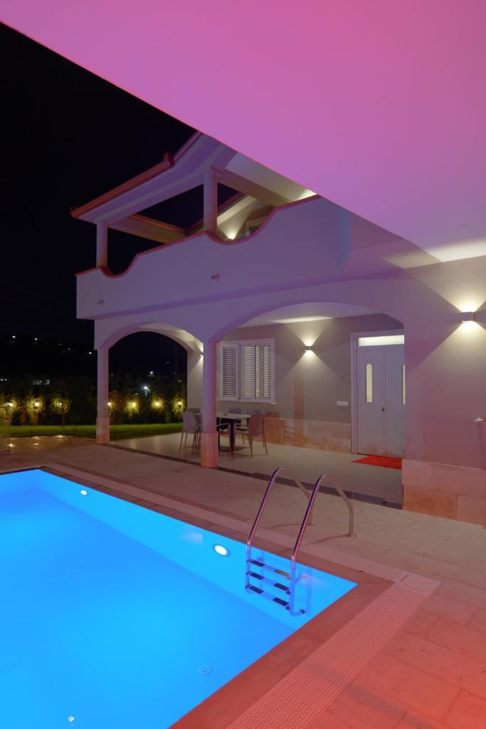 Top Villas Durres 8