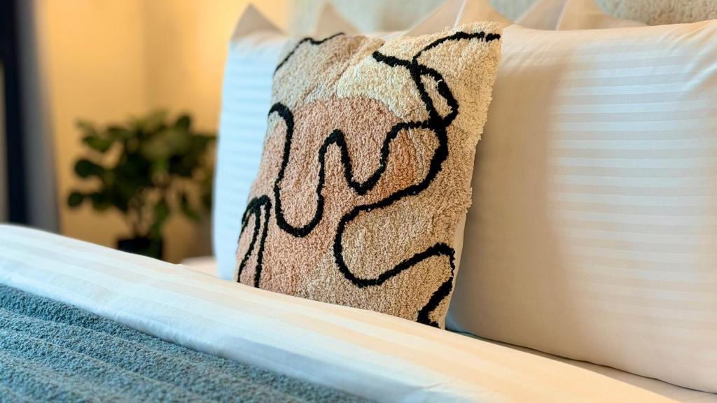 Central Bucharest Design Studios - Cozy, Modern and Steps from Piața Romană 6