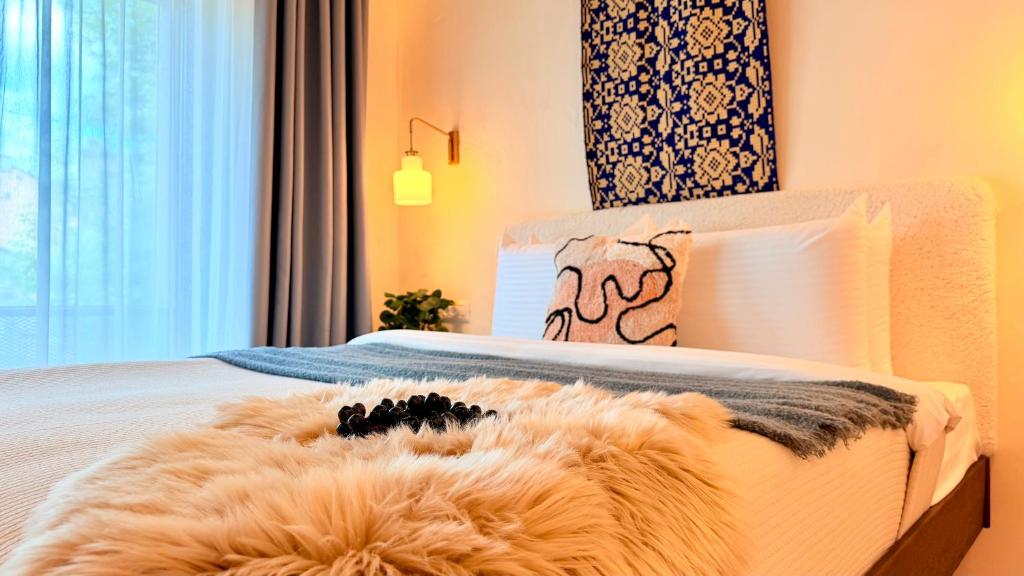 Central Bucharest Design Studios - Cozy, Modern and Steps from Piața Romană 4