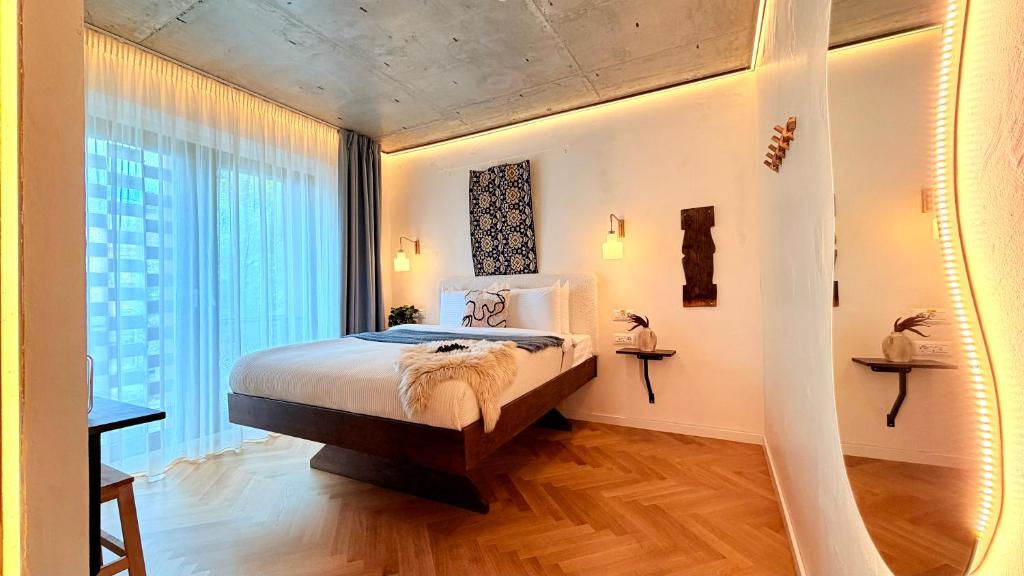 Central Bucharest Design Studios - Cozy, Modern and Steps from Piața Romană 2
