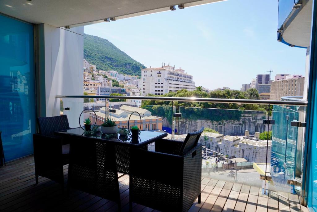 VV - Gibraltar Luxury with Rooftop Pools & Views 2