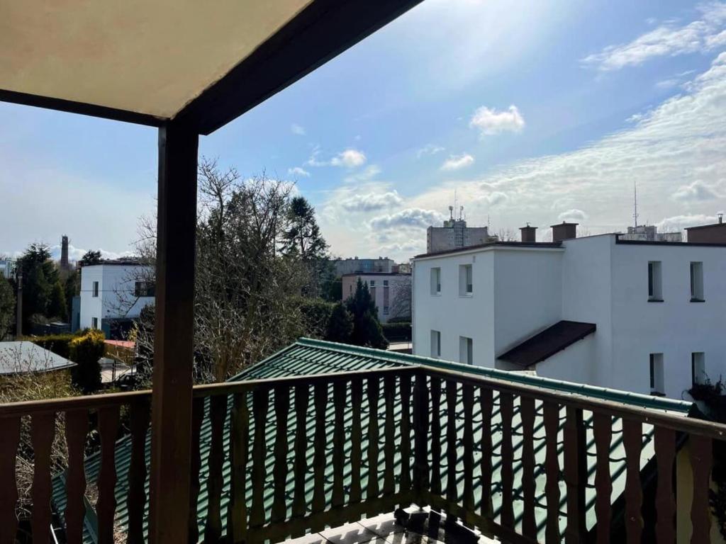 Duży Apartament z Ogródkiem i Parkingiem by Noclegi Renters 6