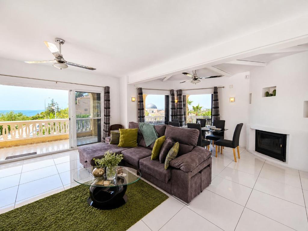 Mediterranean Luxury Villa by NRAS 3