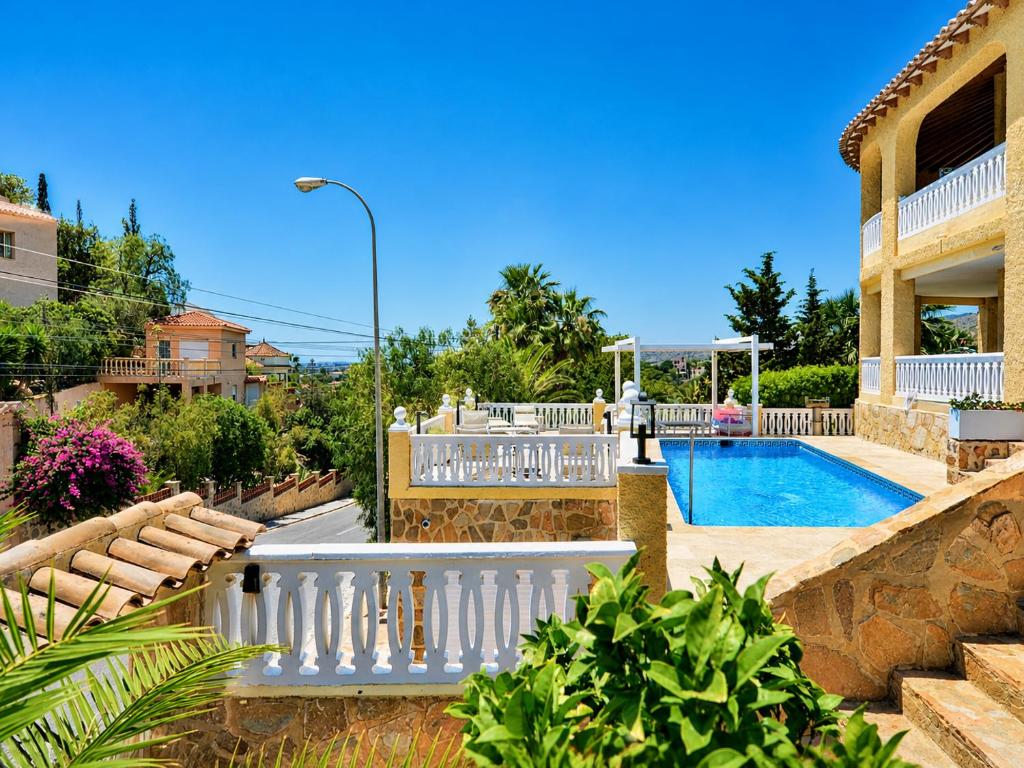 Mediterranean Luxury Villa by NRAS 4