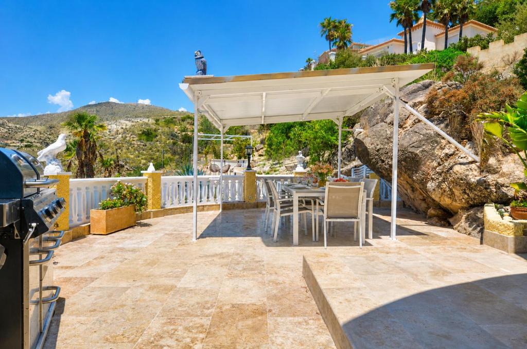 Mediterranean Luxury Villa by NRAS 2
