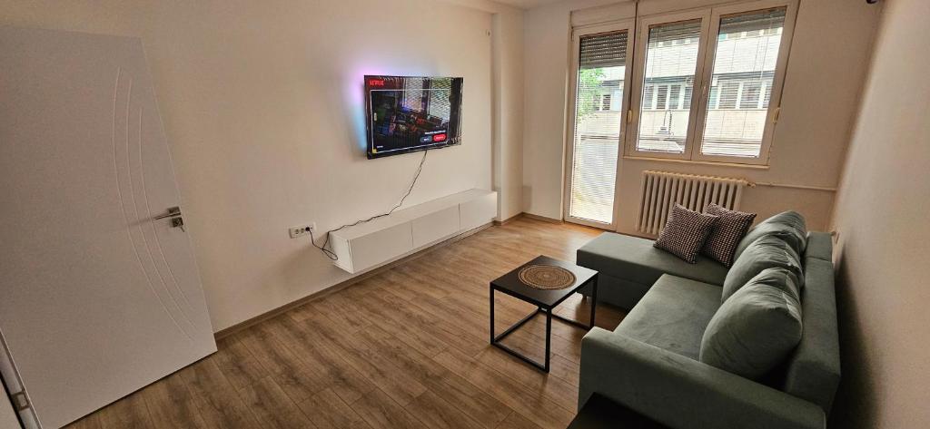 Ira's Square 2 Bedroom Free Parking 3