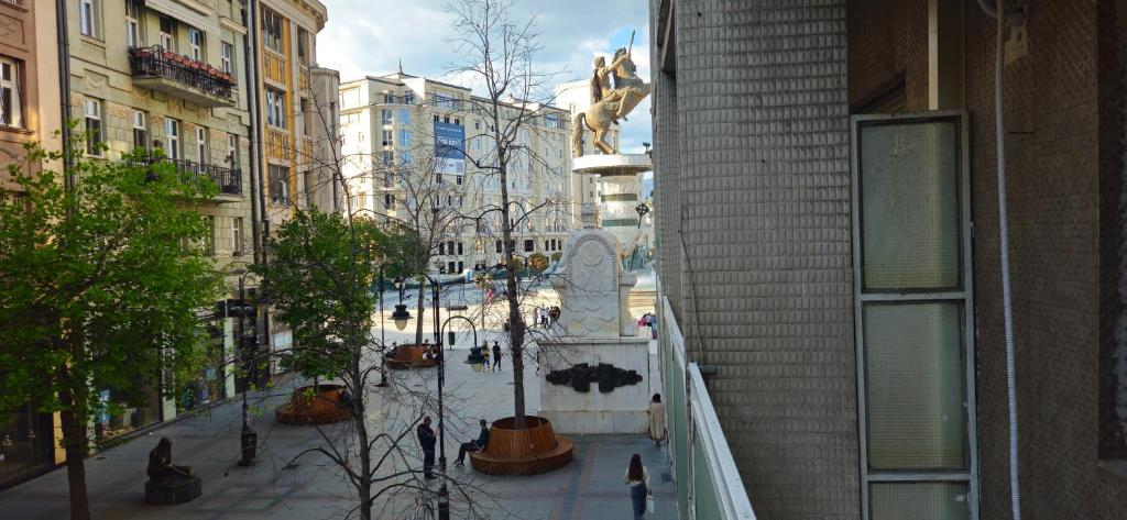 Ira's Square 2 Bedroom Free Parking 4