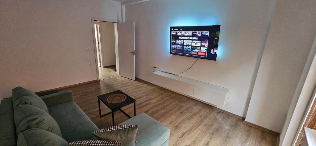 Ira's Square 2 Bedroom Free Parking 2