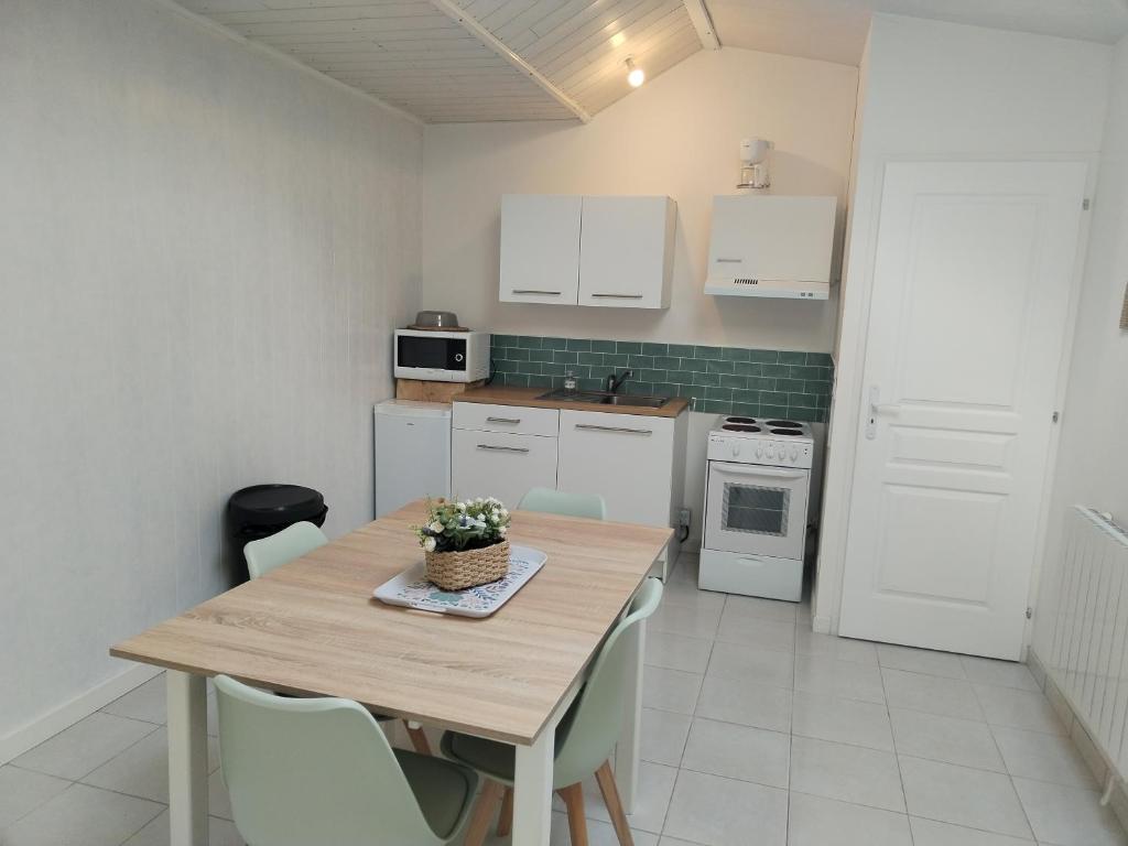 Studio entier et parking privé 2