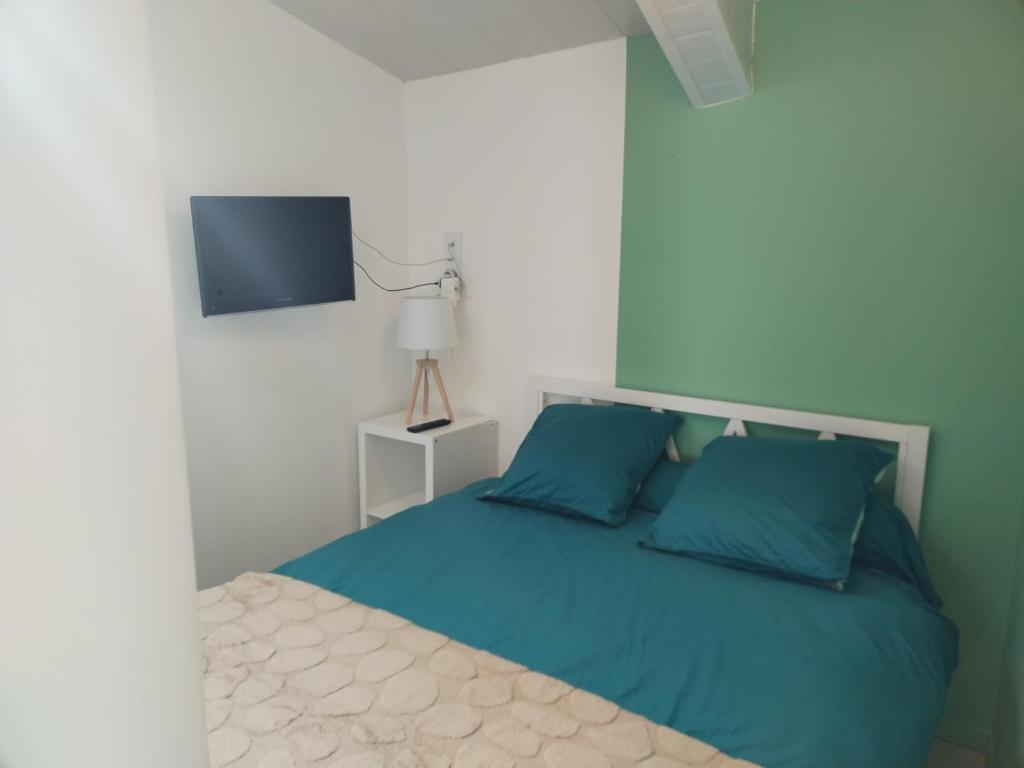Studio entier et parking privé 5