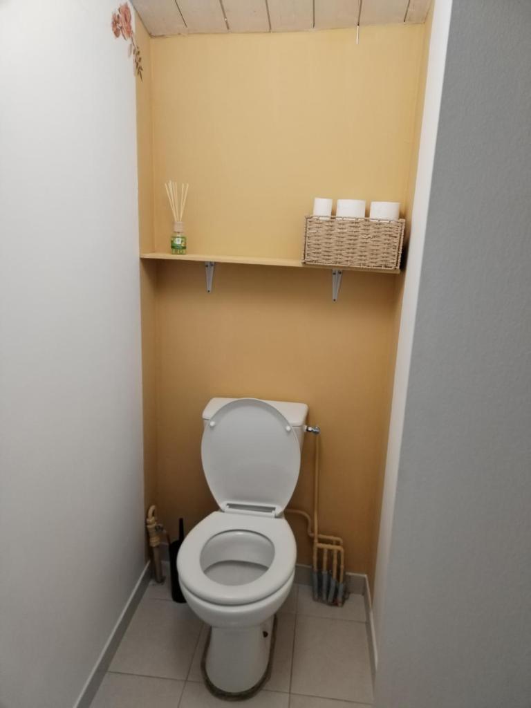 Studio entier et parking privé 7