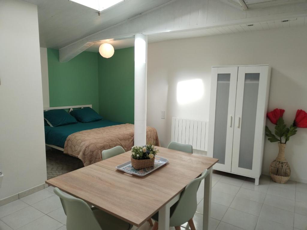 Studio entier et parking privé 4