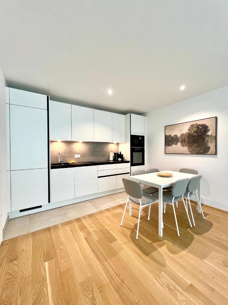 Free Parking - City Pulse Apartments at U6-Metro Vienna 4