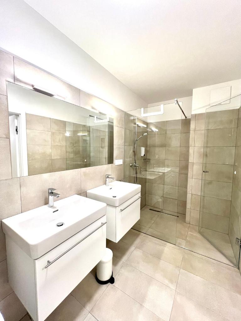 Free Parking - City Pulse Apartments at U6-Metro Vienna 8