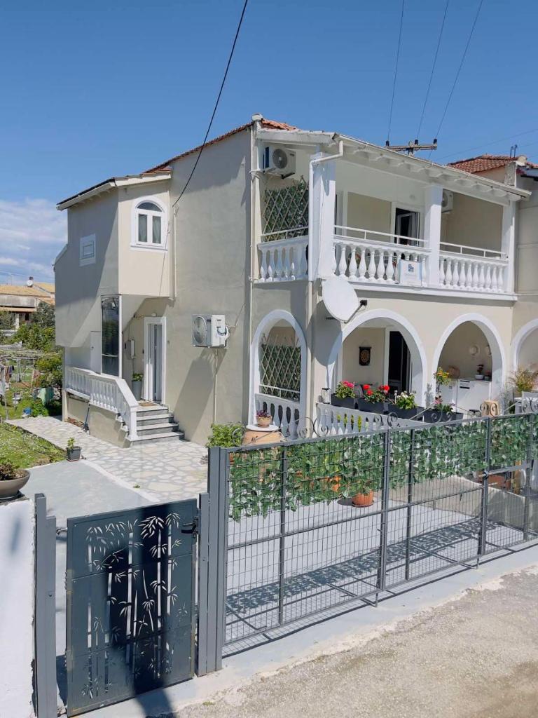Donna's Luxury home in Kassiopi with Pool 300m to Sea 1