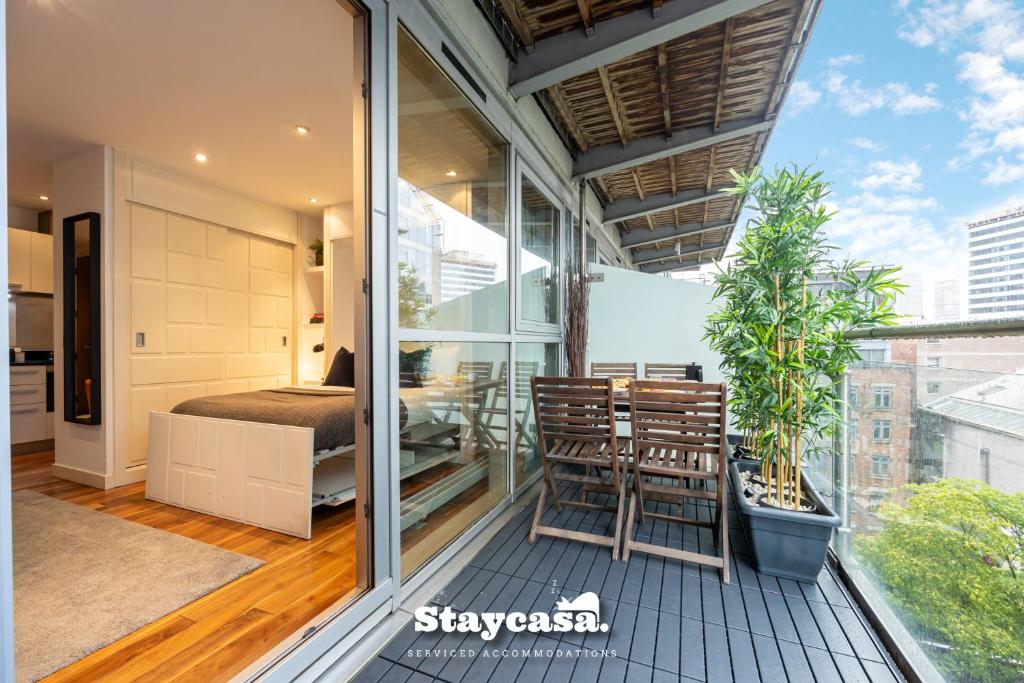 Sunset Haven Studio with Balcony and Free Parking 6