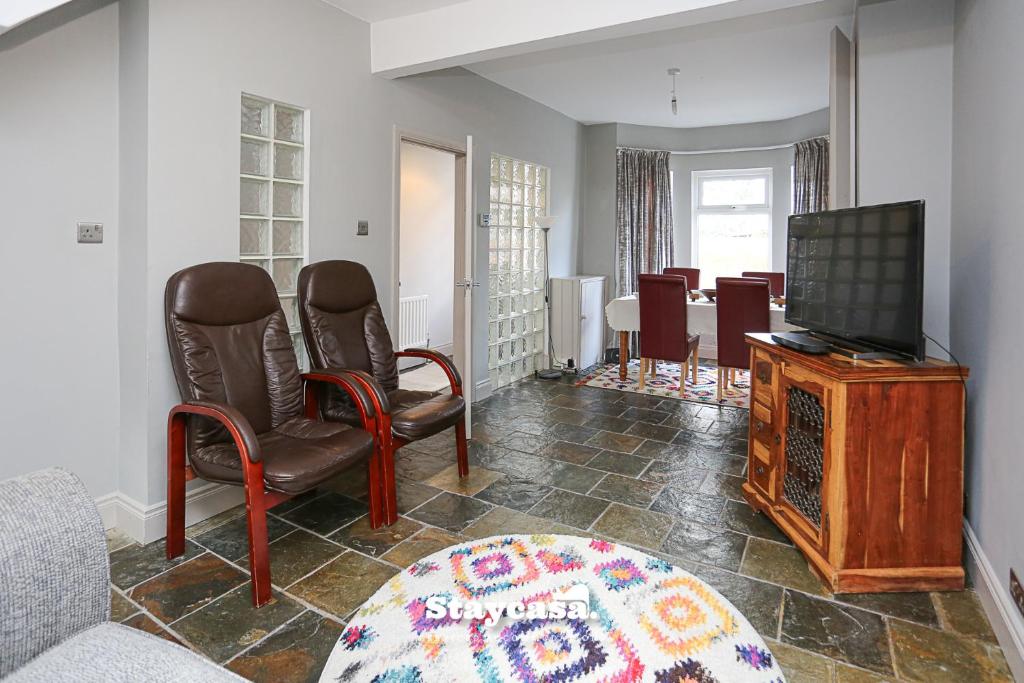 Gateway Abode Near City Centre w Street Parking 5