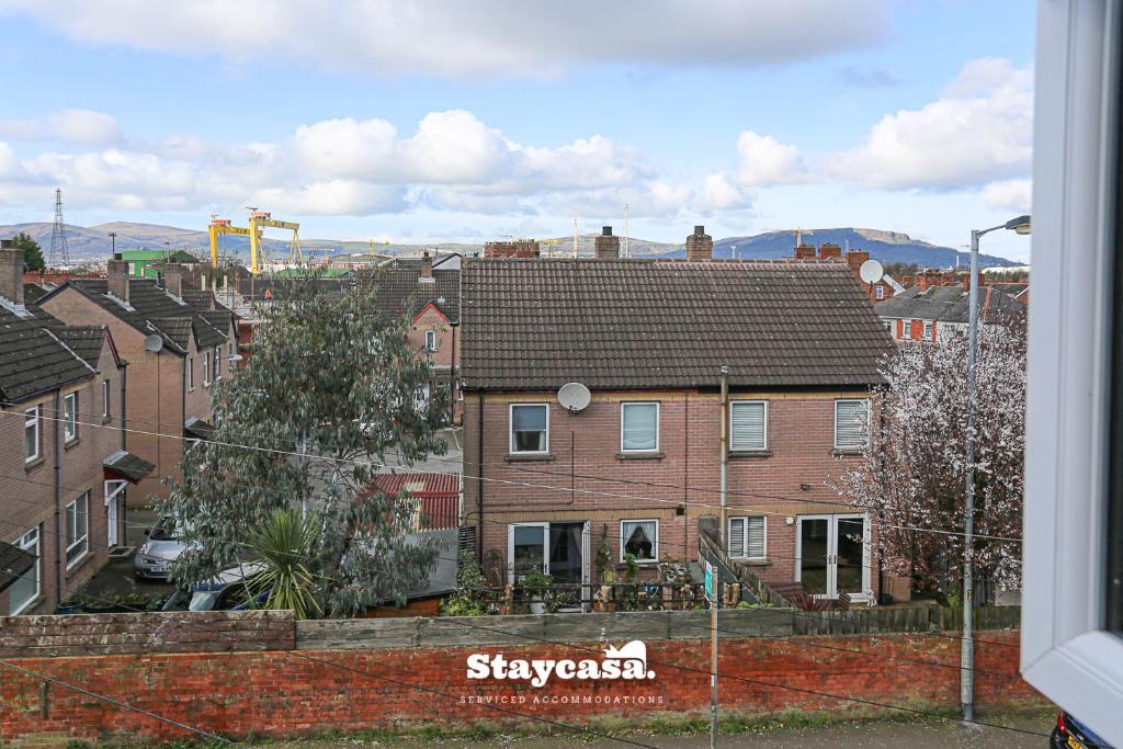 Gateway Abode Near City Centre w Street Parking 6