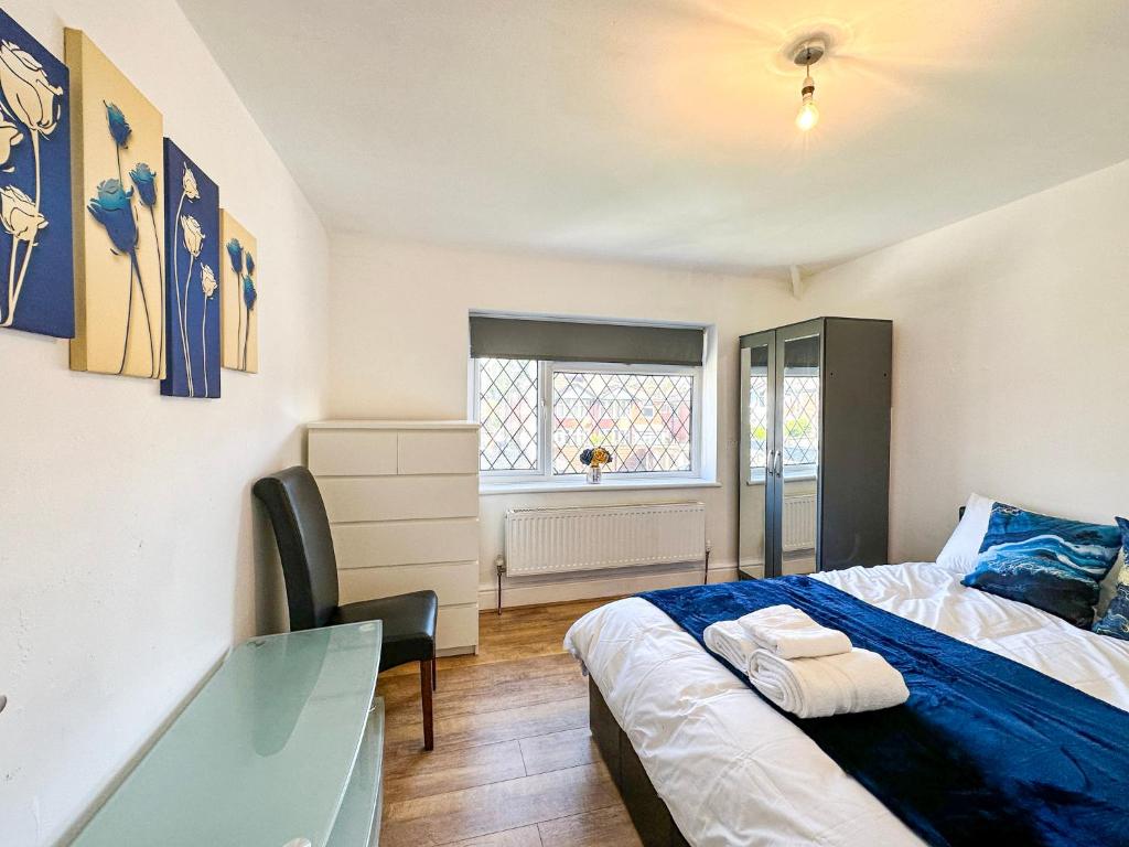 5BR Manchester Home Jacuzzi, Garden & Parking 7