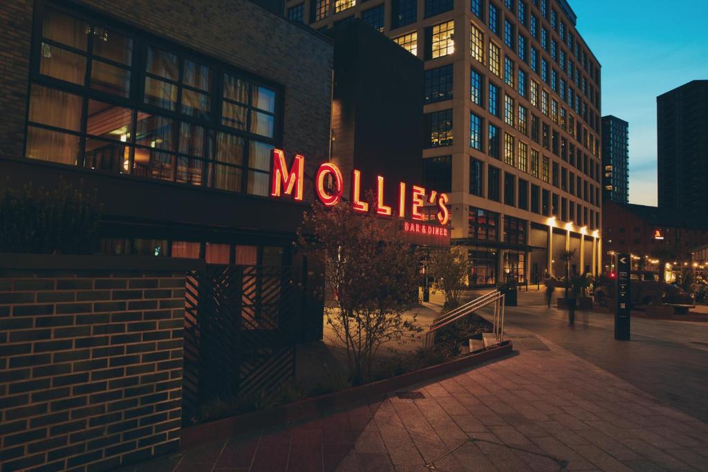 Mollie's Manchester 4
