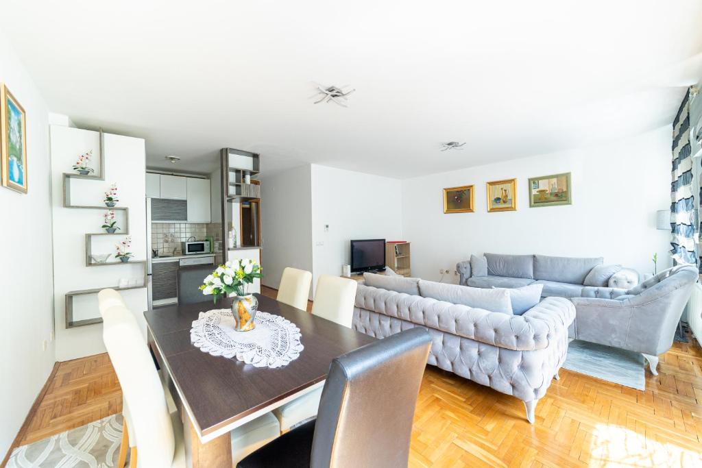 CityCenter Cekalusa Two bedroom Apartment with garden 6
