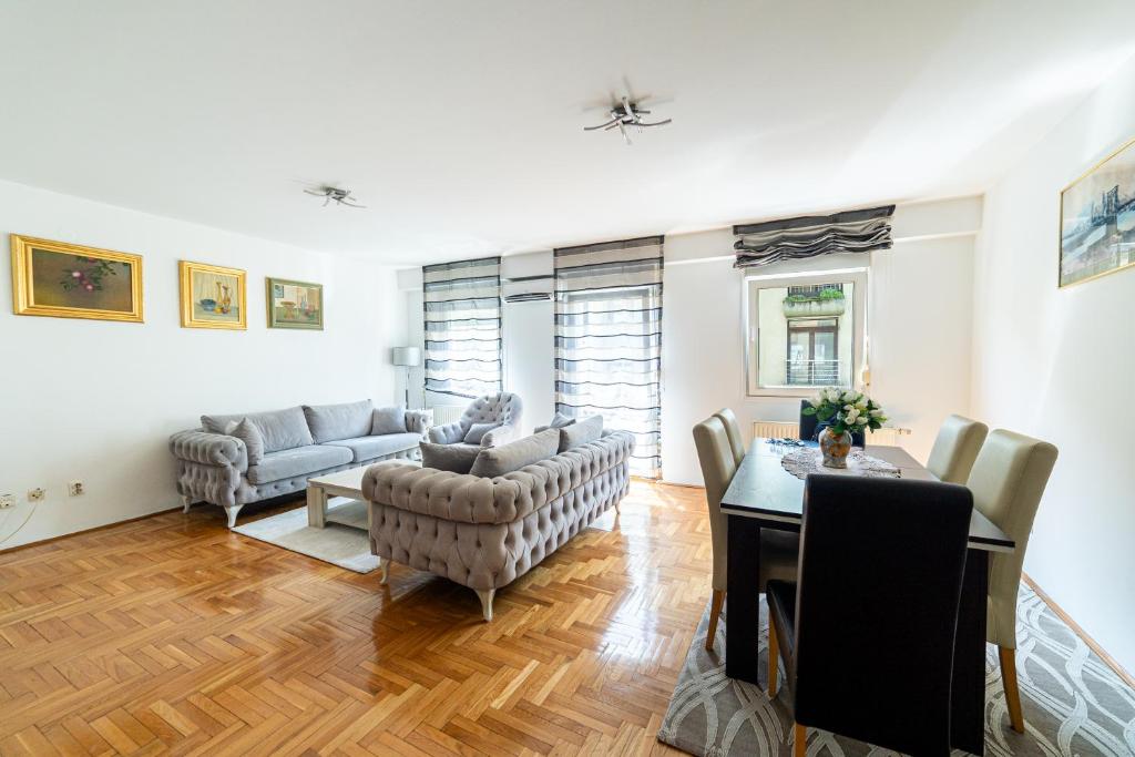 CityCenter Cekalusa Two bedroom Apartment with garden 4
