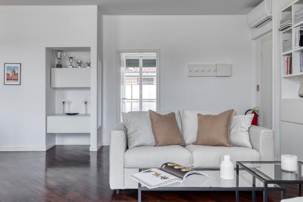 Metropolitan Luxury Apartment 8