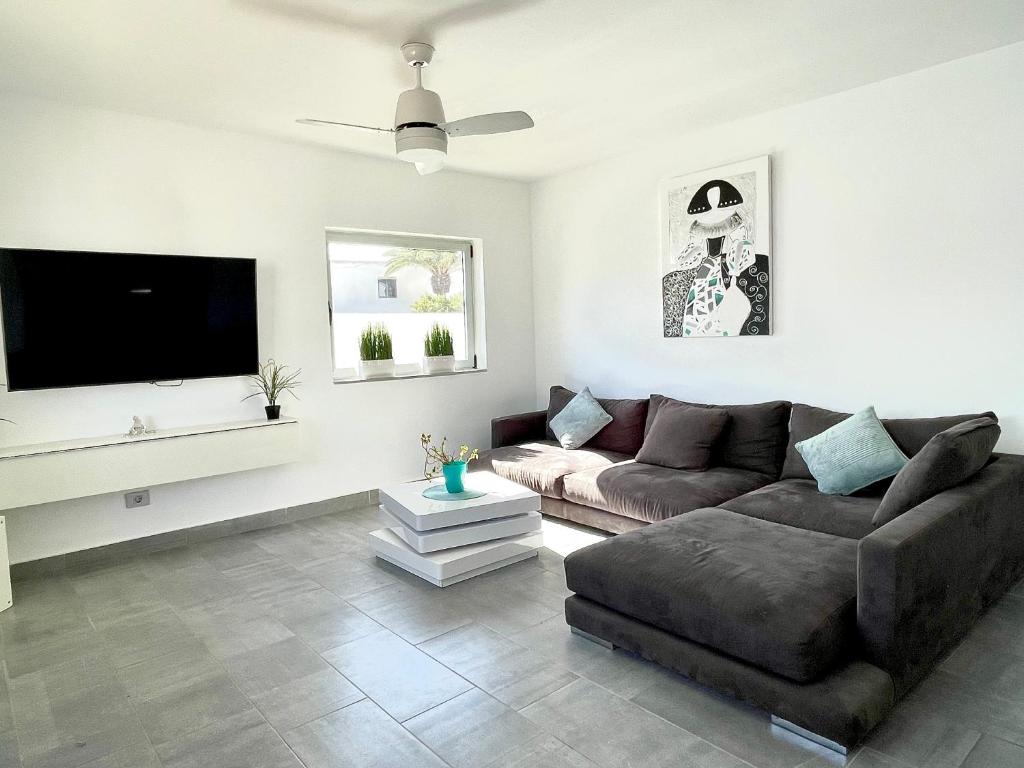 Villa Grey by Vulcano Homes 6