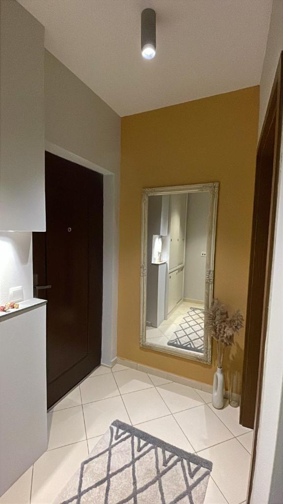 Apple apartment 6