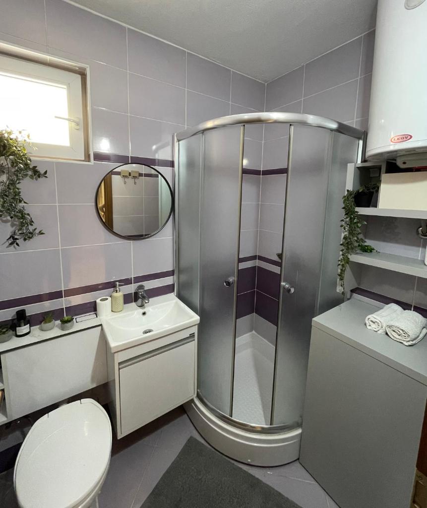 Apple apartment 3