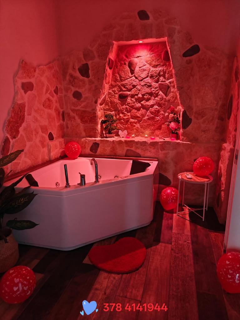 Elysia Luxury Suite con Jacuzzi - Centro Brindisi 8