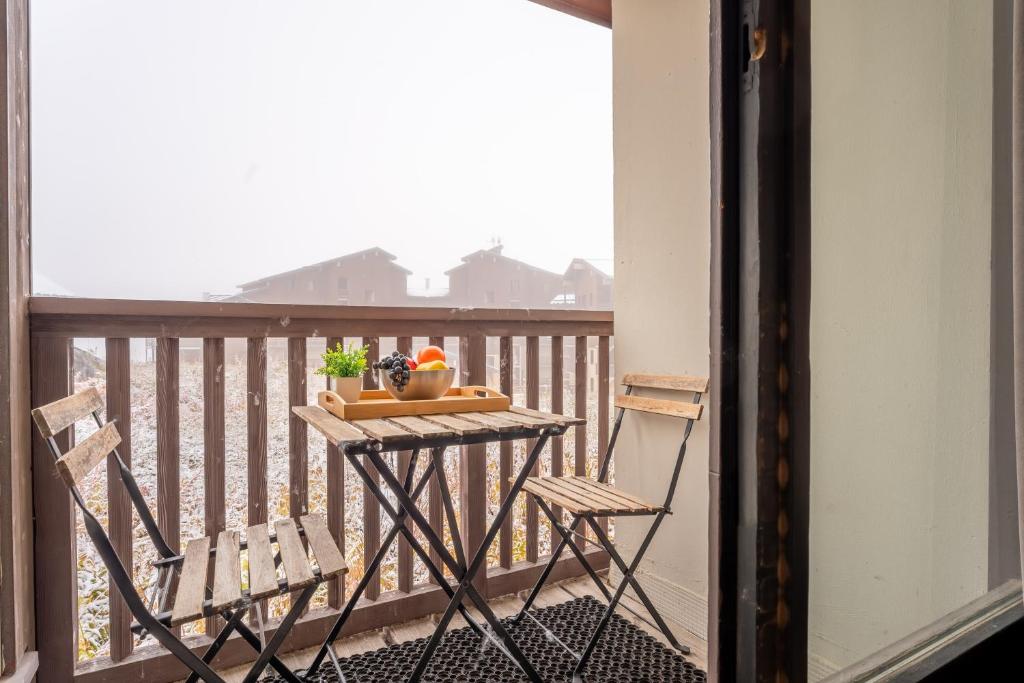Balcony Ski-In Ski-Out with View apartments in centre of Val Thorens
